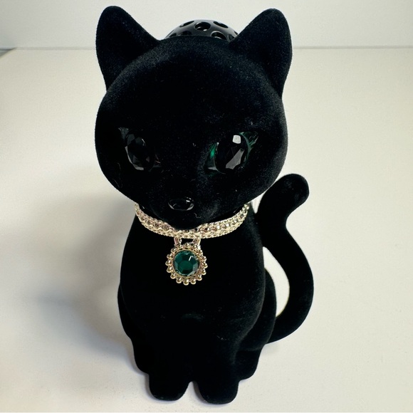 NWT. Bath & Body Works. Fancy black Cat Nightlight
Wallflowers Fragrance Plug. - Picture 4 of 13